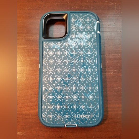 Otter Box iPhone 11 - Picture 4 of 5